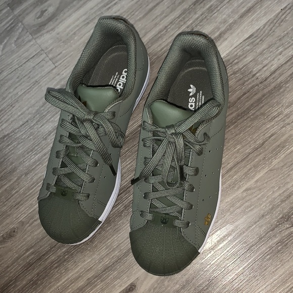 Woman’s green adidas shoes brand new - Picture 2 of 5